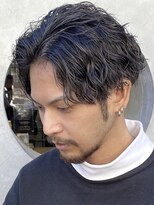 フィフス(fifth)&nbsp;原宿ツイストスパイラルパーマメンズカットセンターパートウルフ