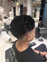 フランクスバーバーザスタンド(Frank’s barber the stand)&nbsp;リバースセンターダウンバング/飯田橋