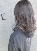 グレージュにインナーカラーでブルーを*