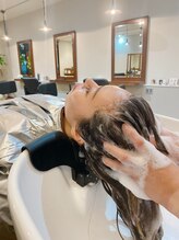 marbbマイクロバブルで髪を洗うと、カラー剤などの薬剤がより浸透しカラー・パーマの持ちが良くなります。