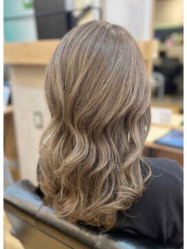 ノミネーション(Nomination) ブロンドベージュ