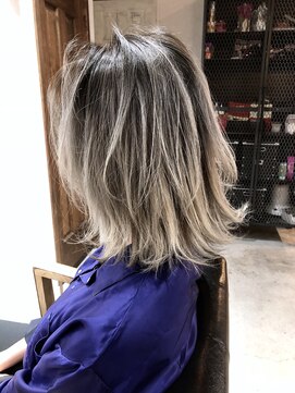 マノン バイ エイチ(MANON by H) ハイトーンレイヤースタイル