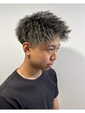 シェール(CHER) ジェットモヒカン　ツイストハイライト　ツイストパーマ