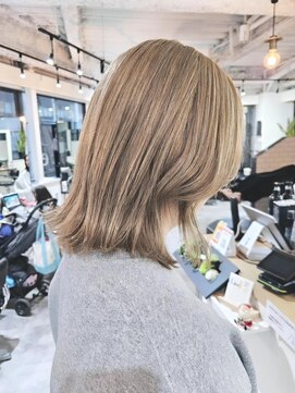 ホワイトベージュ　ケアブリーチ