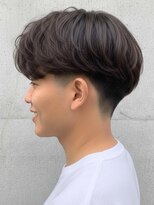 トゥルートラスト オムオム 甲府和戸(True Trust HOMME HOMME)&nbsp;メンズ テーパーフェード×ニュアンスパーマ センターパート