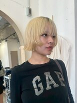 エー(a.)&nbsp;ブロンドボブ