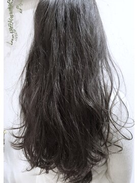 ヘアーアンドアトリエ マール(Hair&Atelier Marl) 【Marl外国人風スタイル】ダークネイビーカラーのふんわりロング