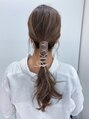 ビサイドヘア(beside hair) 一つ結びをおしゃれに。簡単ヘアアレンジもご紹介しています