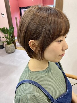 アイエン(aien) フェザーバング×ショートボブ×カーキグレージュ梅田/中崎町