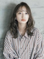 細いハイライトを入れて 全体を明るく、軽やかに