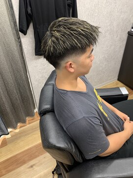 ティーズ アカサカ(T's AKASAKA) スキンフェード　メッシュ　ハイライト