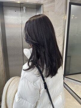 リリー(Lilley) くすみベージュ×姫カットレイヤー×韓国風巻き【ayana】