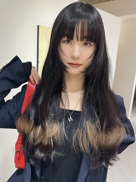 ユー(yew) デザインカラー／ロングスタイル／裾カラー／レイヤーカット