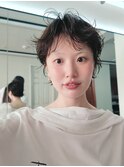 ウェットな質感のベリーショート