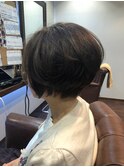 小顔補正立体カットで大人っぽくふんわり前下がりショートボブ♪