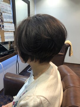 ヘアー サロン アットシュシュ(Hair Salon At'shushu) 小顔補正立体カットで大人っぽくふんわり前下がりショートボブ♪