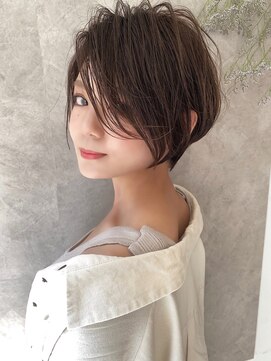 マグ ギンザ(mag ginza) 30、40代にオススメ!前髪長め小顔ショート×イルミナベージュ