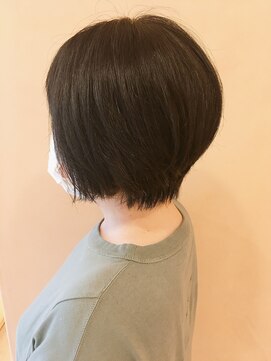 モリオ フロム ロンドン 鶴瀬店 【morio鶴瀬】ふんわり前下がりショートボブ
