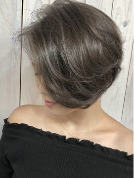 ローウェル(Rowel) グレージュ×ショートボブ