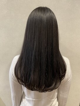 リジー(Litzy) “ぷつんとカット“【椎葉】