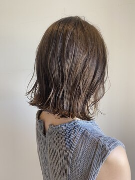 ヴィアンカ(Vianca) 外ハネぱっつんボブ