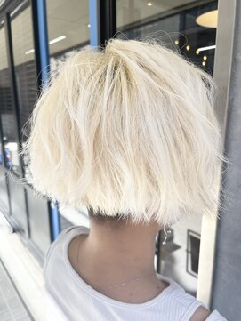 バジオットエイチ(BUZZIoT h) 【エフェクトブリーチ】White&short