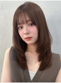 顔周りレイヤーカットくびれヘアミルクティーベージュカラー