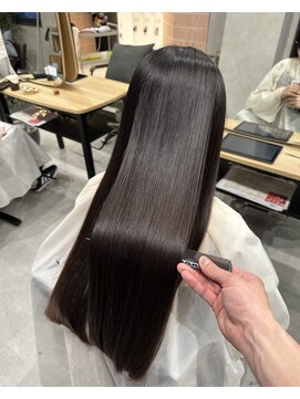 フィエルウメダ(Fier umeda) ☆暗めカラーとAujua極トリートメントで艶髪☆