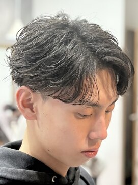 フォンド 津田沼(fond.) MEN’S HAIR/波巻きツイストスパイラル/リバースセンターパート