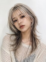 ベル 新宿(Belle)&nbsp;ミディアムハッシュカットウルフカット抜きっぱなしブロンド新宿