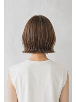 ベルス(bellus)&nbsp;顔まわりレイヤーボブ×オリーブベージュ　20代　30代