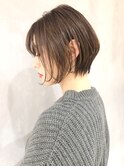 前下がり丸みショート_外ハネボブアッシュブラウン_ba268754
