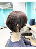 20代から50代にオススメ!ふんわり丸みショート×白髪ぼかし