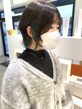 クレーチェ(CRECE) ウルフカット/イヤリングカラー/グリーンカラー◎20代30代