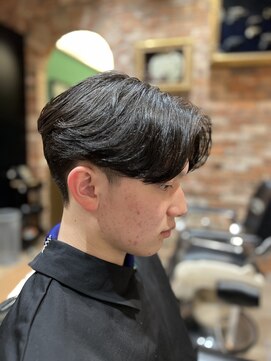 ヒロギンザバーバーショップ 丸の内店(HIRO GINZA BARBER SHOP) 前下がりセンターパート ニュアンスパーマ大手町丸の内東京
