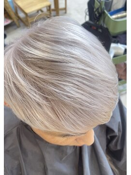 オリビアヘアー(OLIVIA HAIR) かっちょいいホワイトカラー