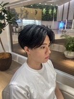 ウノプリールヴァモス(unopulir Vamos) 黒髪センターパートニュアンスパーマ大人メンズ