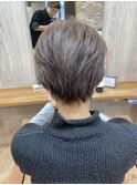 白髪を活かした透明感カラーとショートデザイン！