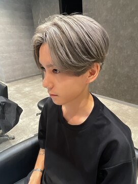 バックス メンズヘアー(BUCKS men's hair) センターパート/ダブルカラーカラー/ハイトーン/ブリーチ