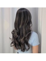 ウル(ulu)&nbsp;ハイライト　白髪ぼかし　ケアブリーチ　ホワイトベージュ