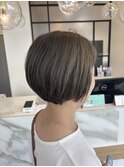 刈り上げで首元すっきり！丸みシルエットのコンパクトショート