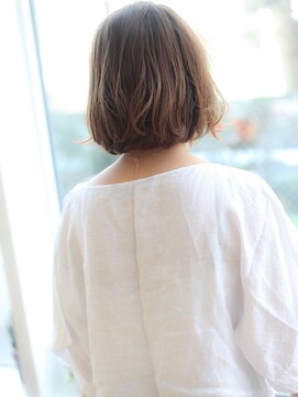 マイラ 銀座(myla) オレンジブラウン大人可愛い小顔ひし形切りっぱなしぱつっとボブ