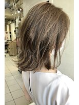 ペネロープ(Penelope)&nbsp;［新宿］ミディアム/外ハネ/ハイライト　担当　夕島