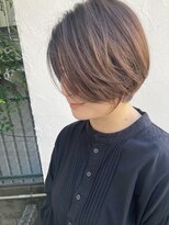 ヴァロ(Valo)&nbsp;白髪染め/前下がりショートボブ/耳かけ/前髪なし