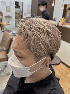 ソワンドゥブレス 大日店 (soin de brace) ☆ホワイトベージュ×アップバングショート