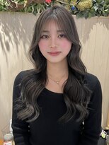 フリーラ 表参道(freera) レイヤーカット グレージュ グレーシルバー ダブルカラー