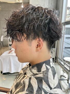 フィフス 仙台(fifth) 仙台波巻きパーマメンズマッシュセンターパートゆるめ強め30代◆