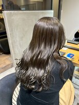 アカラ(acala)&nbsp;寒色ブラウンロング【10代20代30代/イルミナカラー/髪質改善】
