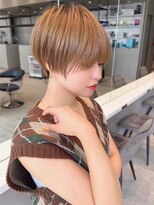 ロンドアリシア 金山(Lond Alexia) ハンサムショート×ミルクティーベージュ