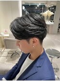 スーツにも馴染むニュアンスセンターパート